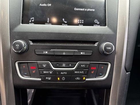 Used 2017 Ford Fusion SE w/ Fusion SE Technology Package image 26