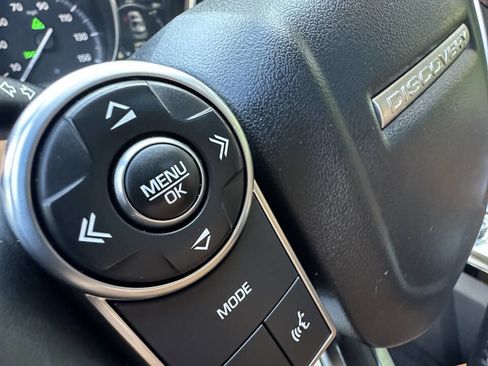 Used 2017 Land Rover Discovery HSE Luxury image 32