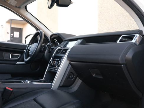 Used 2019 Land Rover Discovery Sport SE image 28