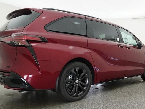 New 2026 Toyota Sienna XSE FWD image 25