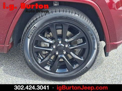 Certified 2021 Jeep Grand Cherokee Laredo X AWD/4WD image 8