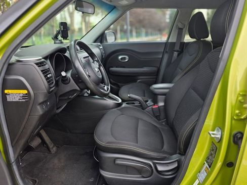 Used 2015 Kia Soul + image 25