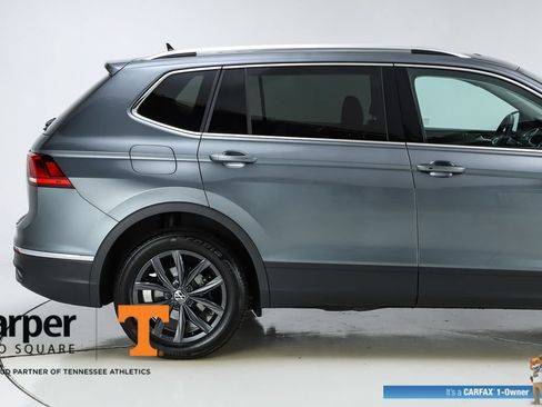 Used 2024 Volkswagen Tiguan SE w/ Panoramic Sunroof Package FWD image 11