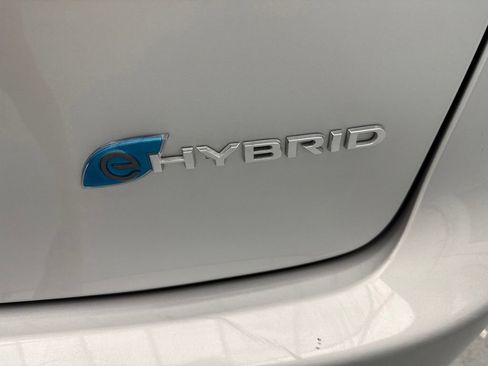 Used 2024 Chrysler Pacifica Limited FWD image 10