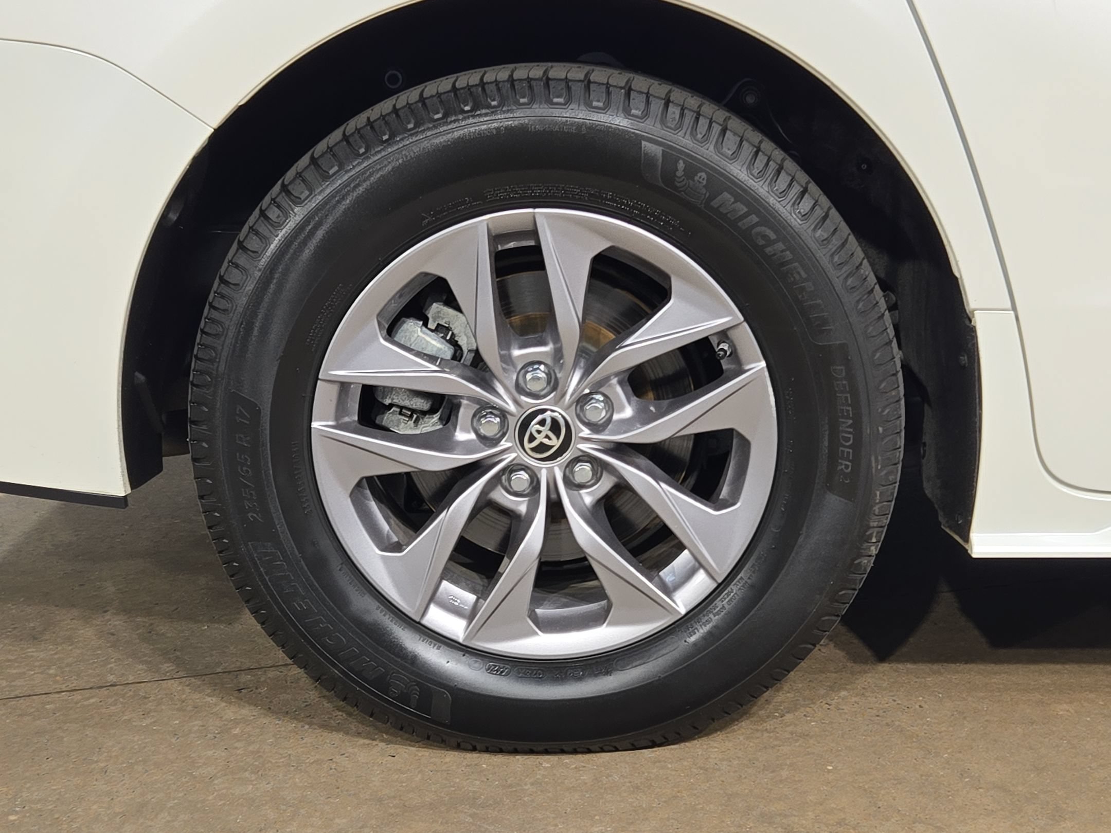 Used 2021 Toyota Sienna XLE FWD image 17