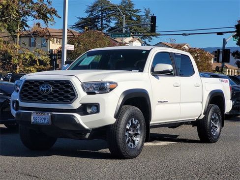 Certified 2022 Toyota Tacoma TRD Off-Road image 10