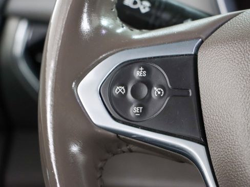 Used 2021 Chevrolet Traverse LT image 13