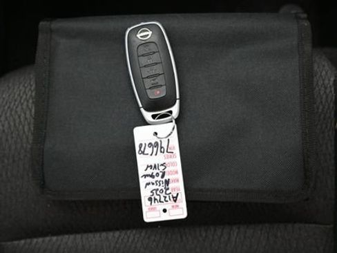 Used 2025 Nissan Rogue SV image 11