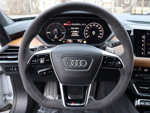 Used 2022 Audi RS e-tron GT image 30