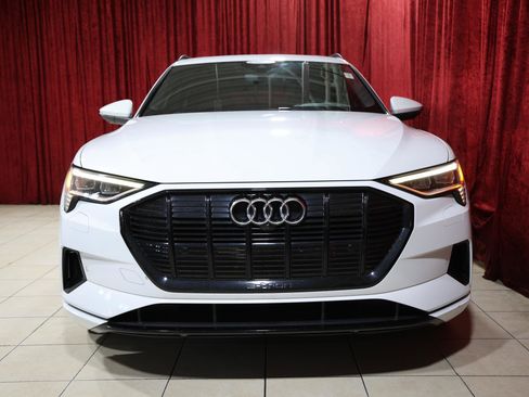Used 2021 Audi e-tron Premium w/ Convenience Plus Package image 9