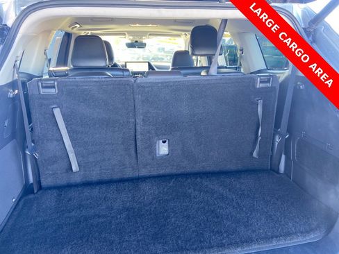 Used 2023 Toyota Highlander Limited image 11