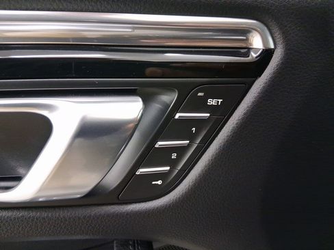 Used 2026 Porsche Macan AWD/4WD image 15