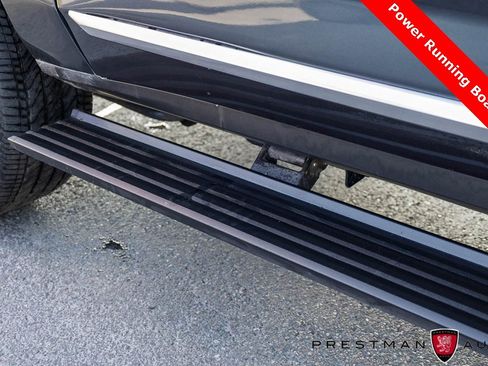 Used 2021 GMC Yukon XL Denali w/ Denali Premium Package image 11