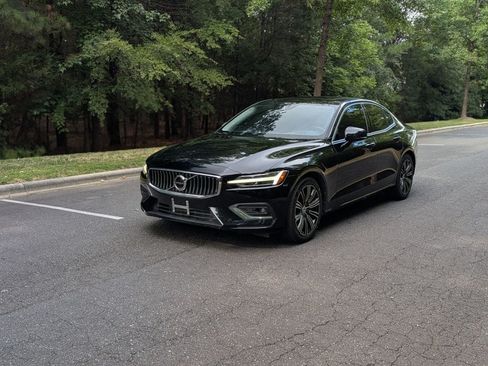 Used 2019 Volvo S60 T5 Inscription FWD image 2