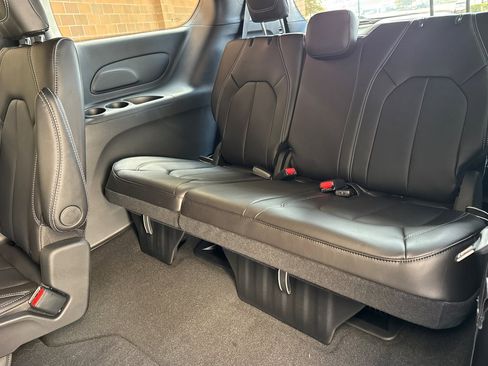 New 2026 Chrysler Pacifica Select image 14