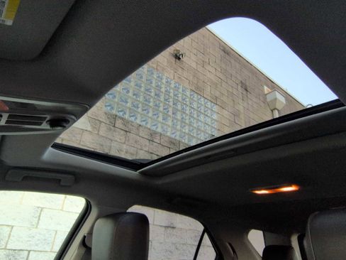 Used 2016 Chevrolet Equinox LTZ w/ Enhanced Convenience Package image 20