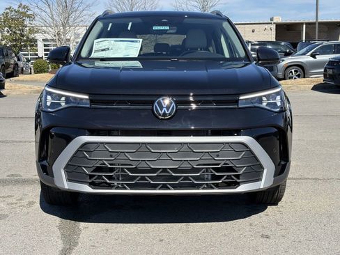 New 2026 Volkswagen Taos SE FWD image 8
