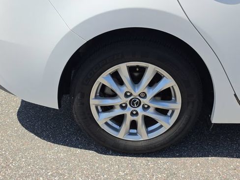 Used 2015 MAZDA MAZDA3 i Touring w/ Technology Package FWD image 5