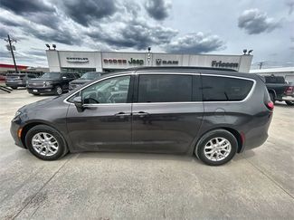 Used 2022 Chrysler Pacifica Touring-L image 1