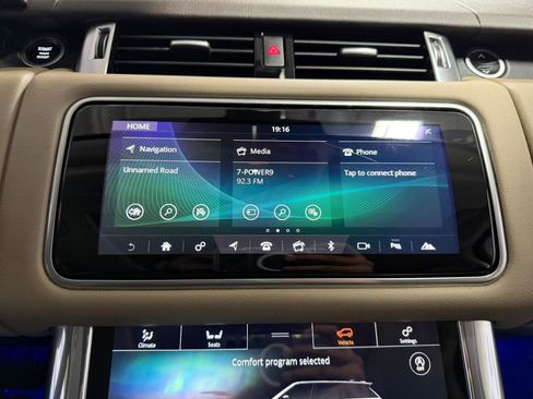 Used 2018 Land Rover Range Rover Sport HSE image 40