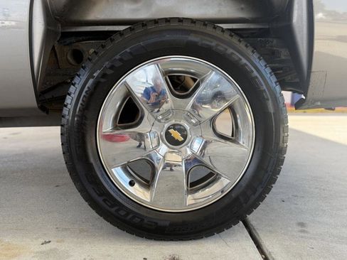 Used 2009 Chevrolet Silverado 1500 LT w/ Regional Value Package image 12
