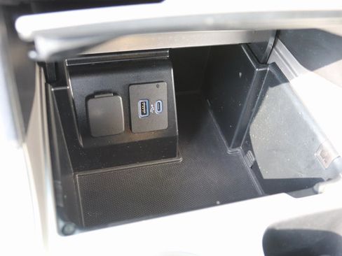 Used 2020 Ford Explorer XLT w/ Equipment Group 202A image 19