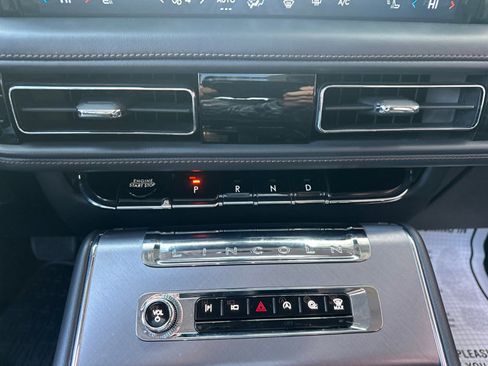 Used 2025 Lincoln Aviator AWD image 22