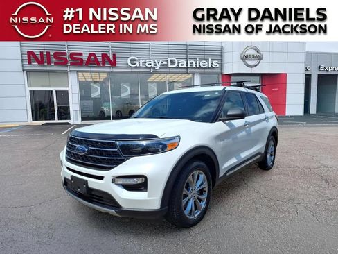 Used 2020 Ford Explorer XLT w/ Equipment Group 202A RWD image 3