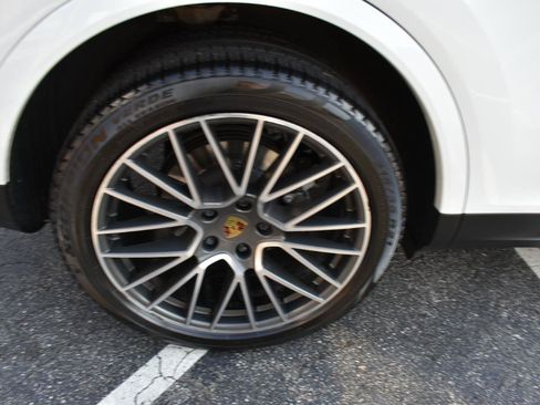 Used 2019 Porsche Cayenne AWD/4WD image 34