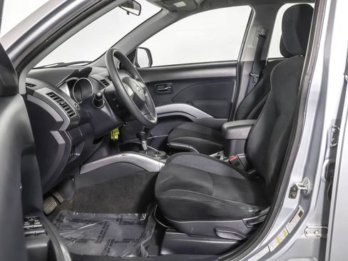 Used 2009 Mitsubishi Outlander ES image 6