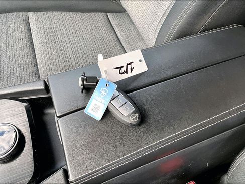 Used 2022 Nissan Rogue S AWD/4WD image 12