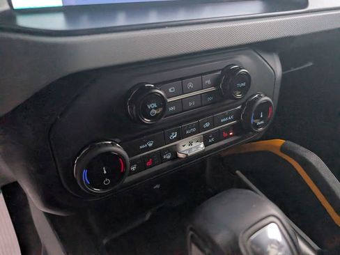 Used 2022 Ford Bronco Badlands image 21