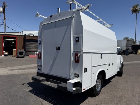 Used 2024 Chevrolet Express 3500 w/ Power Convenience Package RWD image 3