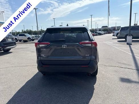 Used 2022 Toyota RAV4 XLE Premium FWD image 4