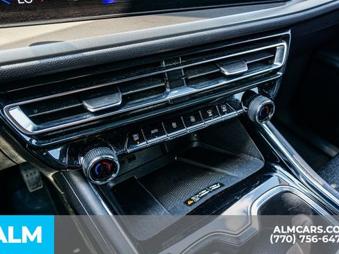 Used 2025 Chevrolet Traverse LT FWD image 46