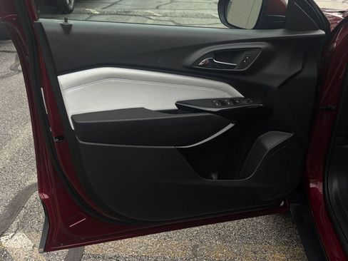 Used 2025 Chevrolet Trax LT w/ LT Convenience Package image 25