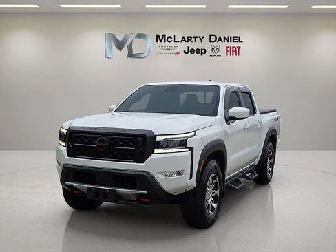Used 2023 Nissan Frontier PRO-4X w/ Technology Package AWD/4WD image 2