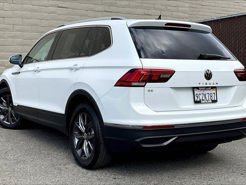 Certified 2022 Volkswagen Tiguan SE w/ Panoramic Sunroof Package image 10