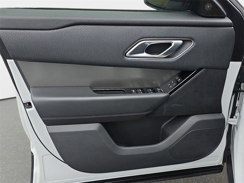 Used 2019 Land Rover Range Rover Velar S image 31