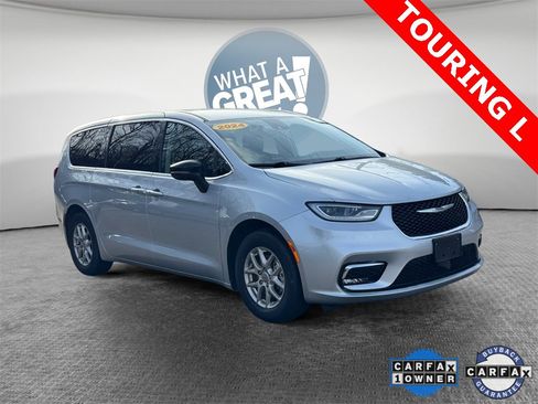 Certified 2024 Chrysler Pacifica Touring-L image 1