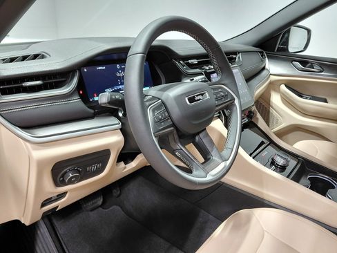 Certified 2025 Jeep Grand Cherokee L Limited image 37