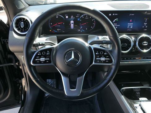 Used 2023 Mercedes-Benz GLB 250 4MATIC image 18