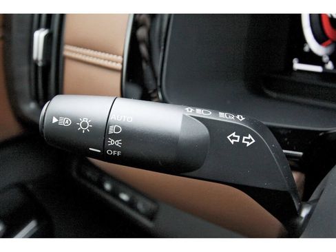 New 2026 Nissan Pathfinder Platinum FWD image 18