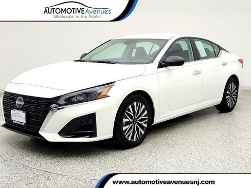 Used 2025 Nissan Altima 2.5 SV FWD image 1