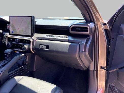 Used 2025 Toyota Tacoma TRD Sport w/ TRD Sport Upgrade Package RWD image 18