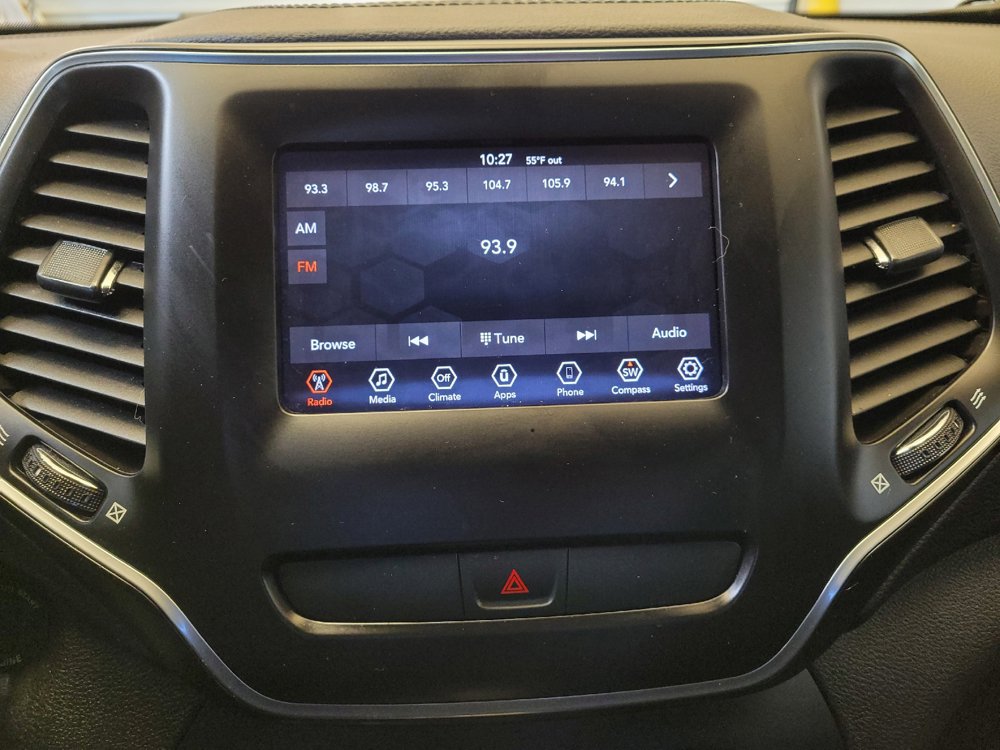 Used 2019 Jeep Cherokee Latitude w/ Popular Appearance Group AWD/4WD image 25