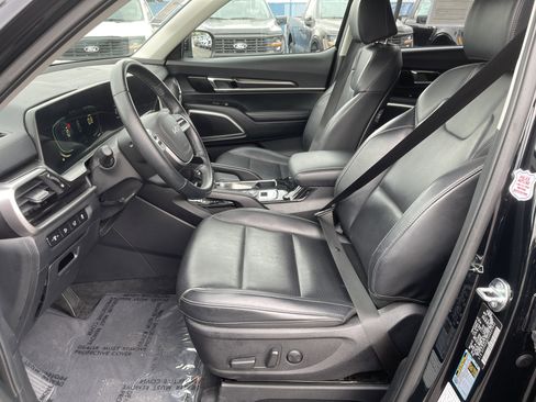 Used 2025 Kia Telluride S image 14