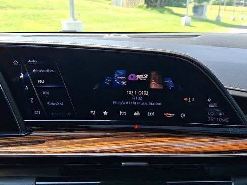 Used 2021 Cadillac Escalade ESV Premium Luxury w/ Driver Assist Tech Package AWD/4WD image 21