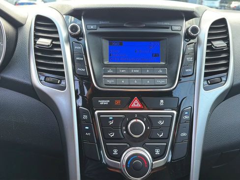 Used 2017 Hyundai Elantra GT FWD image 18