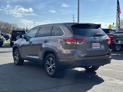 Used 2019 Toyota Highlander LE image 9